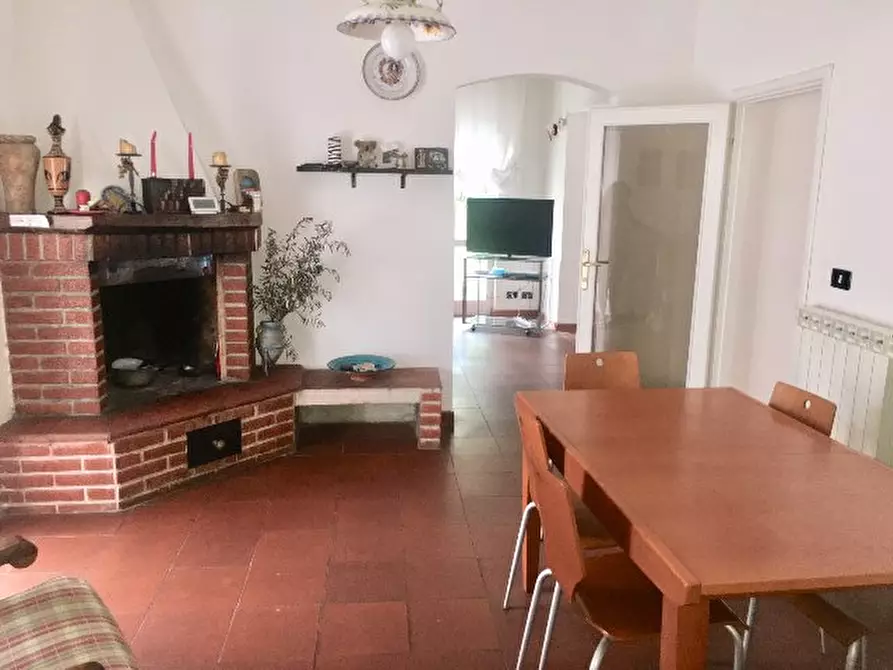 Immagine 1 di Villa in vendita  a Carrara