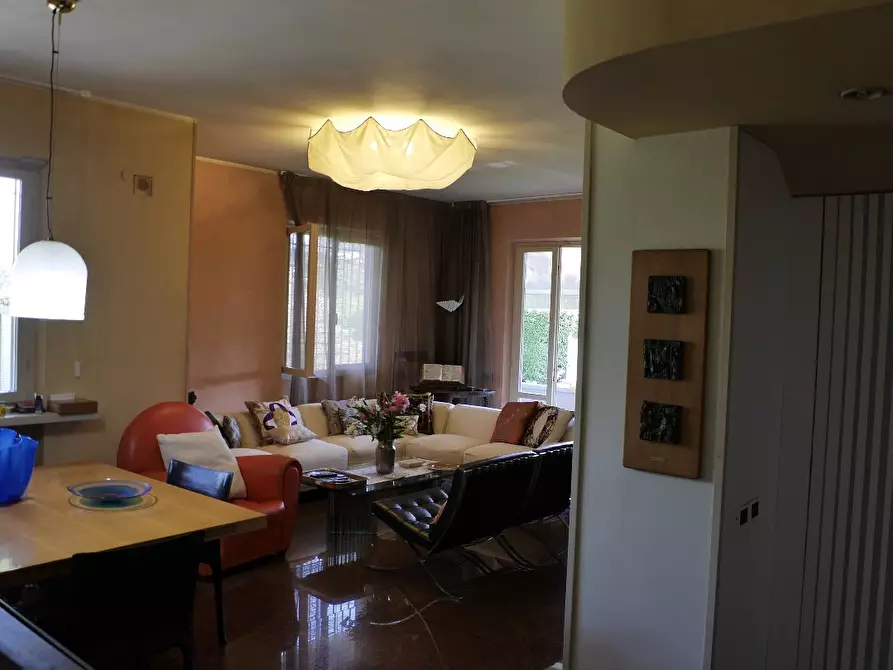 Immagine 25 di Casa bifamiliare in vendita  a Massa