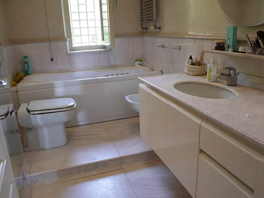 Immagine 7 di Casa bifamiliare in vendita  a Massa
