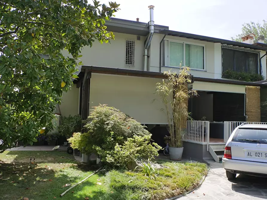 Immagine 24 di Casa bifamiliare in vendita  a Massa