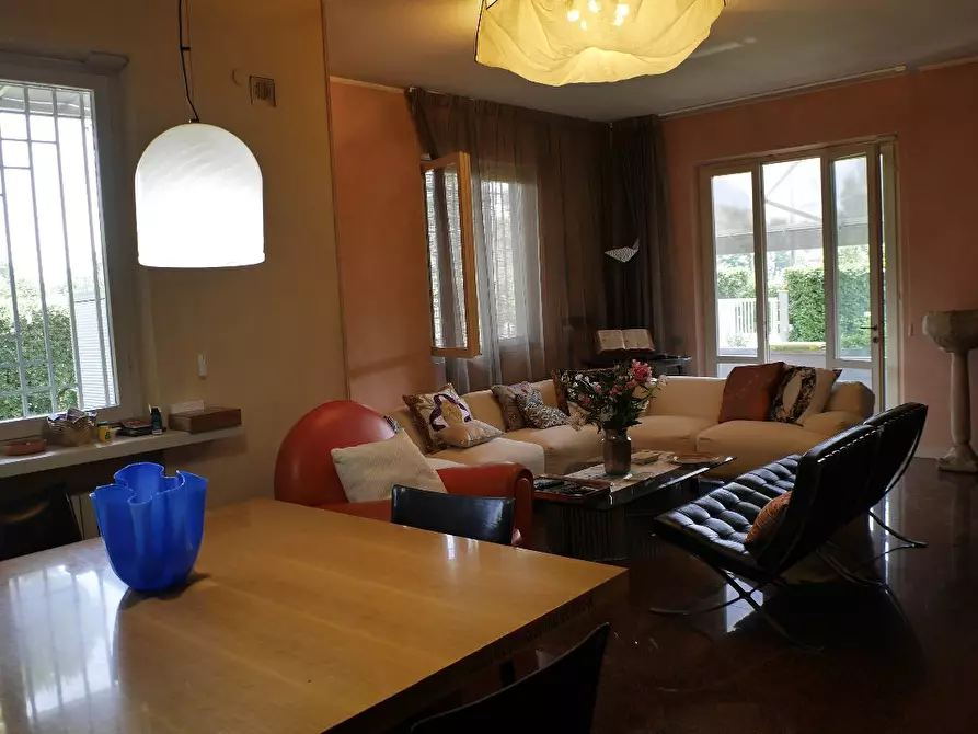 Immagine 1 di Casa bifamiliare in vendita  a Massa