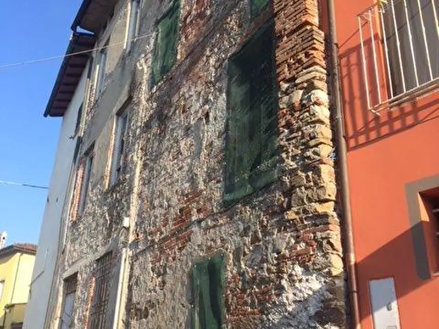 Immagine 3 di Casa colonica in vendita  a Lucca