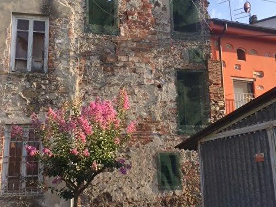 Immagine 4 di Casa colonica in vendita  a Lucca