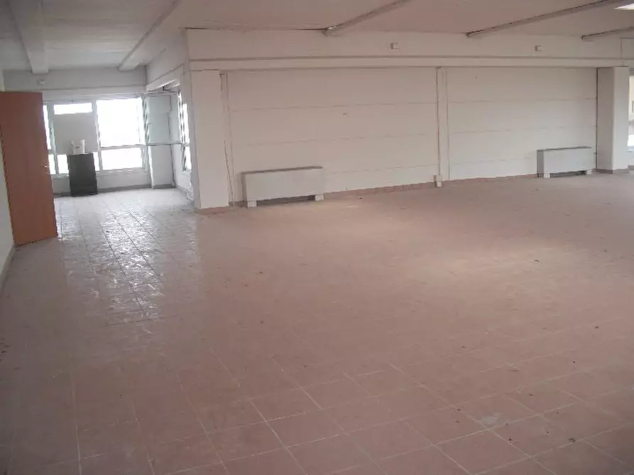 Immagine 3 di Locale commerciale in affitto  a Altopascio