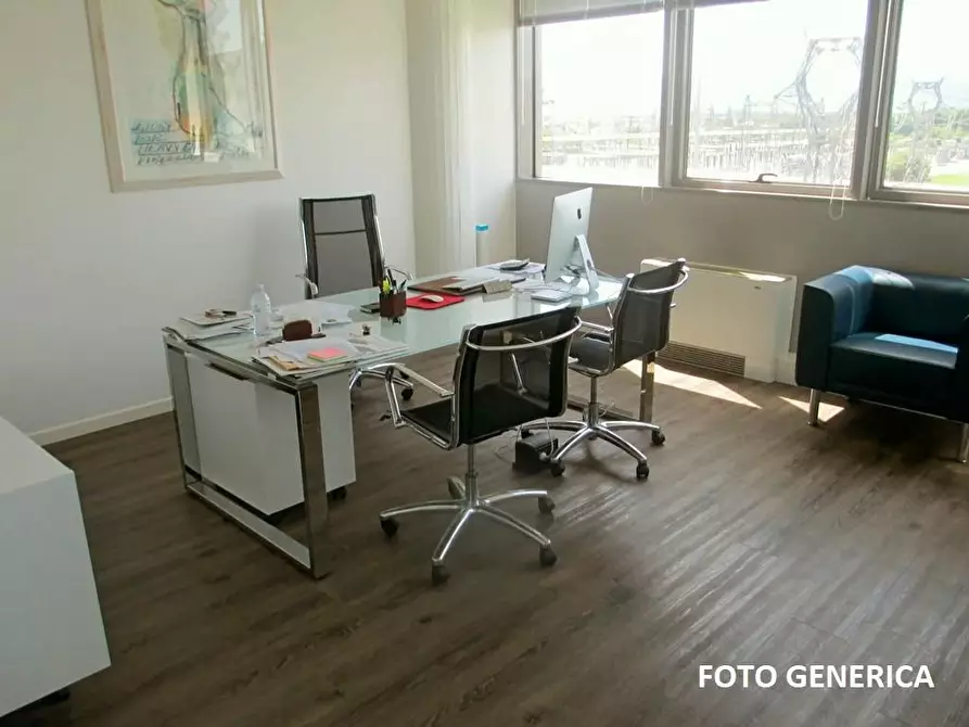 Immagine 1 di Ufficio in affitto  a Santa Croce Sull'arno