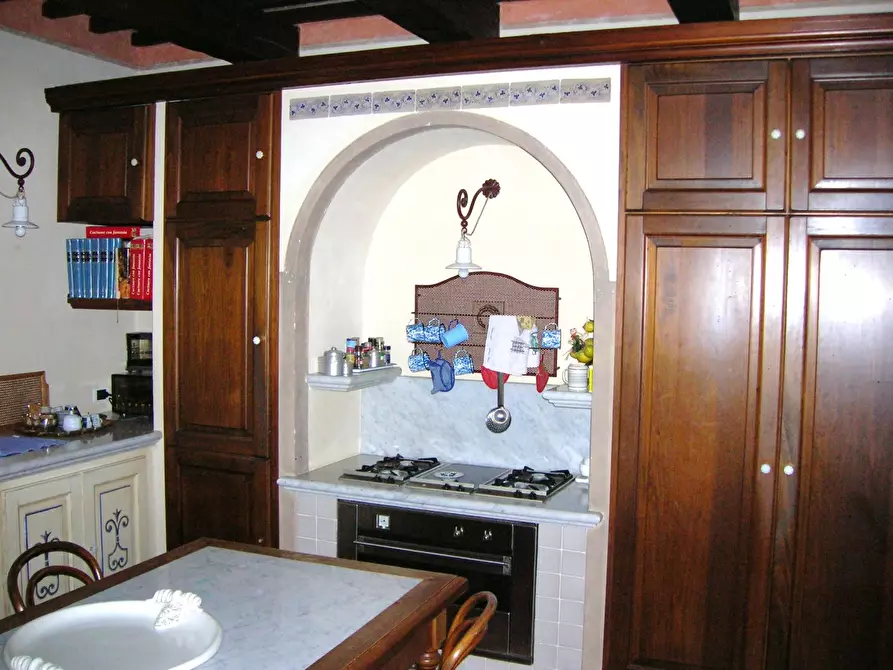 Immagine 12 di Casa colonica in vendita  a Vicopisano