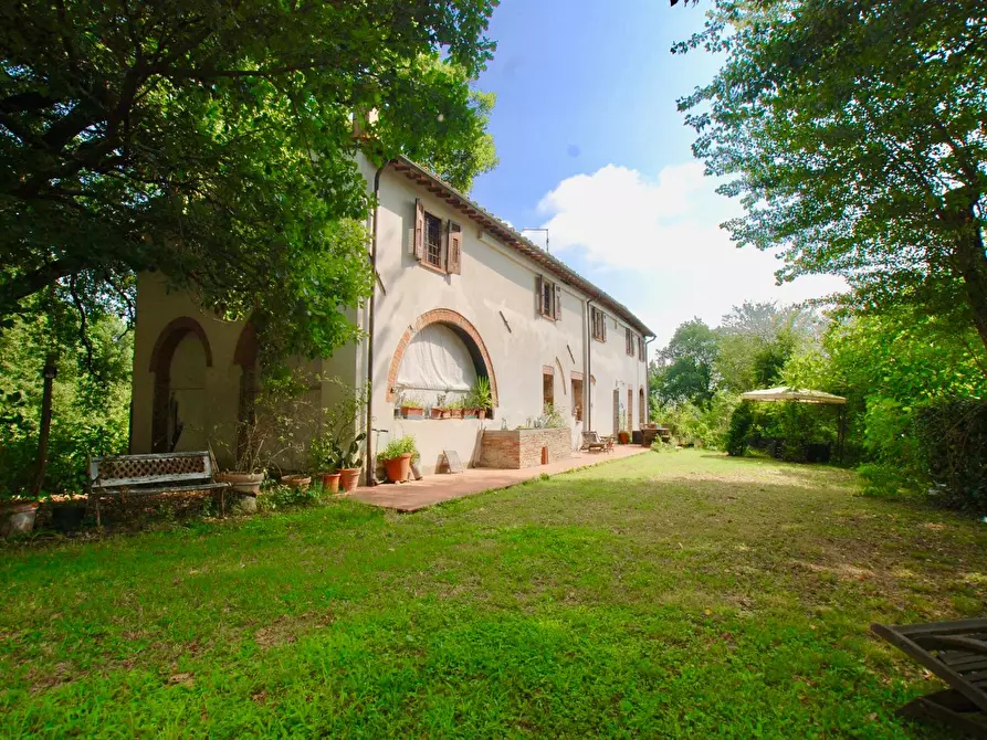 Immagine 1 di Casa colonica in vendita  a Pontedera