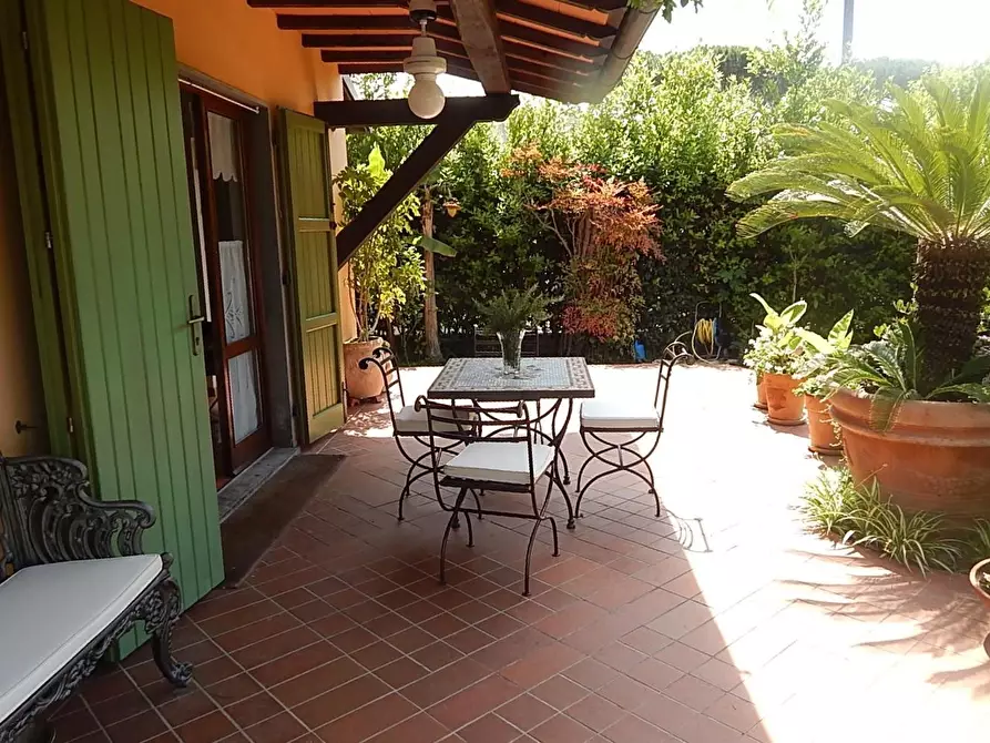 Immagine 6 di Villa in vendita  a Montignoso