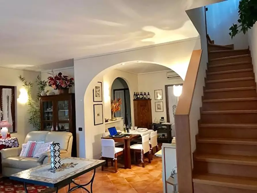 Immagine 12 di Villa in vendita  a Montignoso