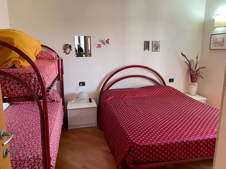 Immagine 17 di Villa in vendita  a Montignoso