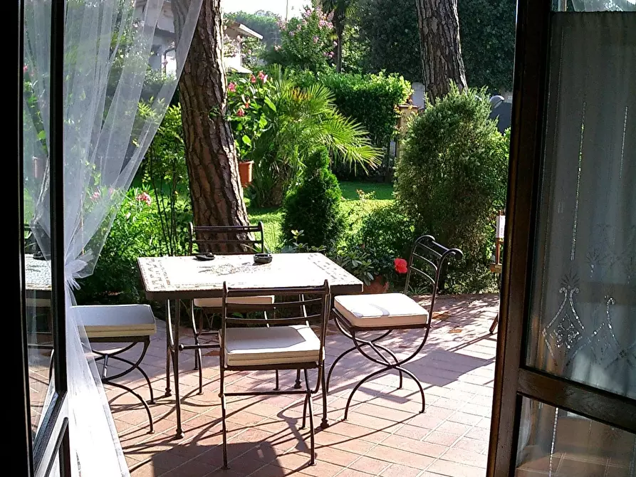 Immagine 7 di Villa in vendita  a Montignoso