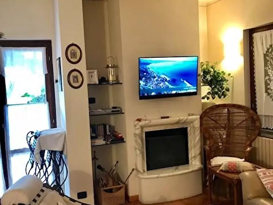 Immagine 10 di Villa in vendita  a Montignoso