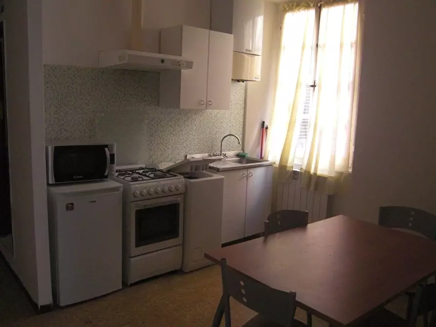 Immagine 3 di Appartamento in affitto  a Carrara
