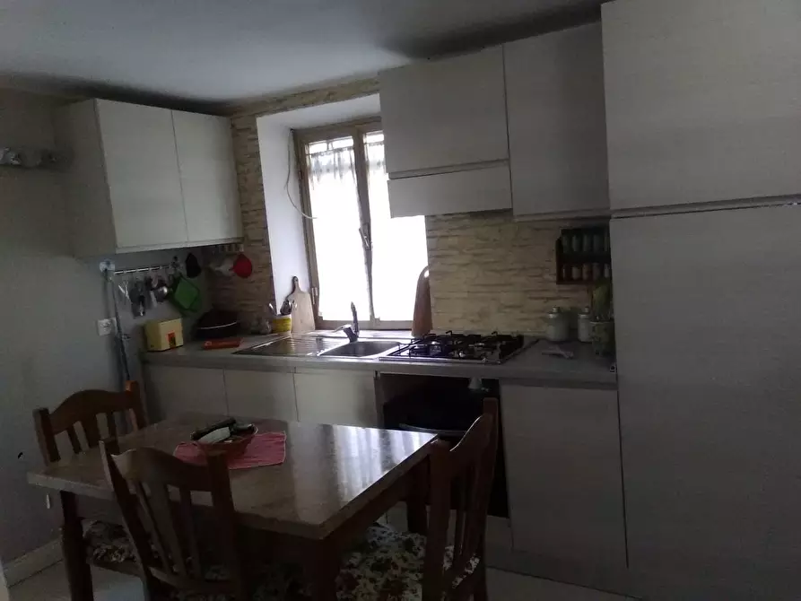 Immagine 2 di Porzione di casa in vendita  a Massa