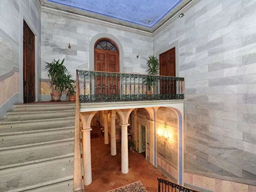 Immagine 2 di Villa in vendita  a Capannori