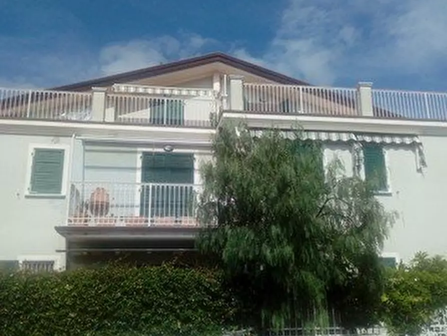 Immagine 4 di Mansarda in vendita  a Massa