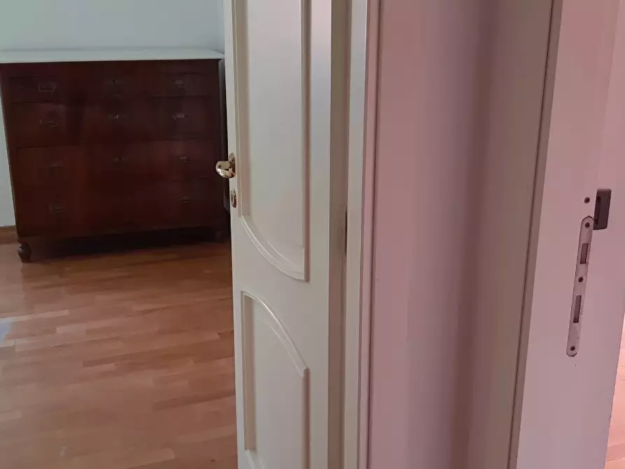 Immagine 11 di Appartamento in vendita  a Carrara