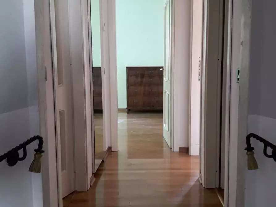 Immagine 12 di Appartamento in vendita  a Carrara