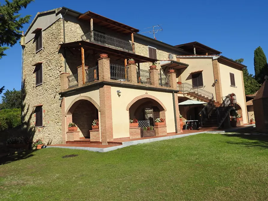 Immagine 2 di Casa colonica in vendita  a Cecina