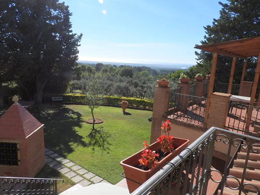 Immagine 13 di Casa colonica in vendita  a Cecina