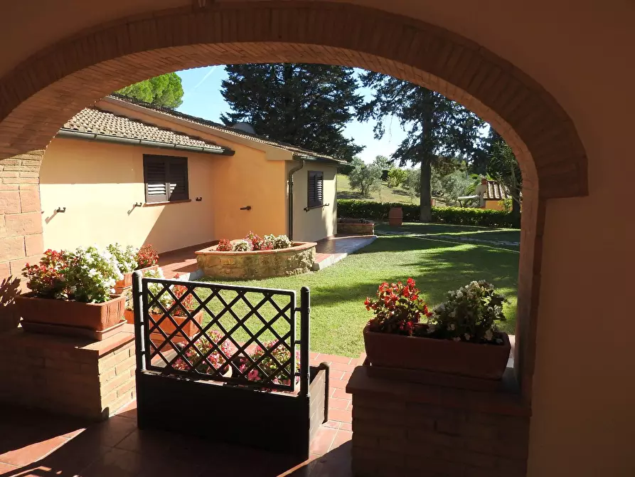 Immagine 5 di Casa colonica in vendita  a Cecina