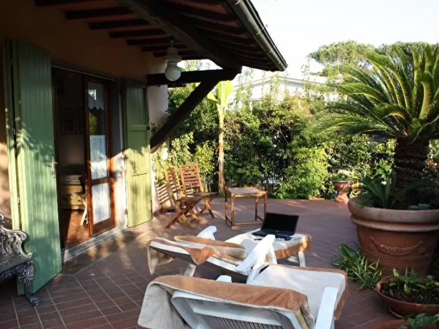 Immagine 14 di Villa in vendita  a Montignoso