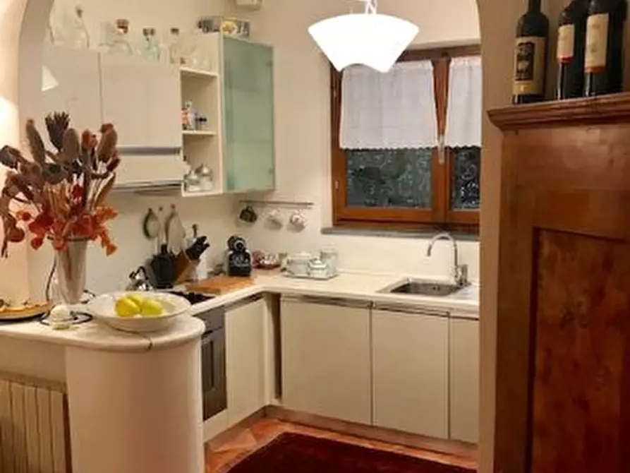 Immagine 7 di Villa in vendita  a Montignoso