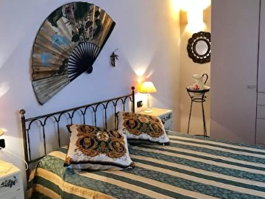 Immagine 11 di Villa in vendita  a Montignoso