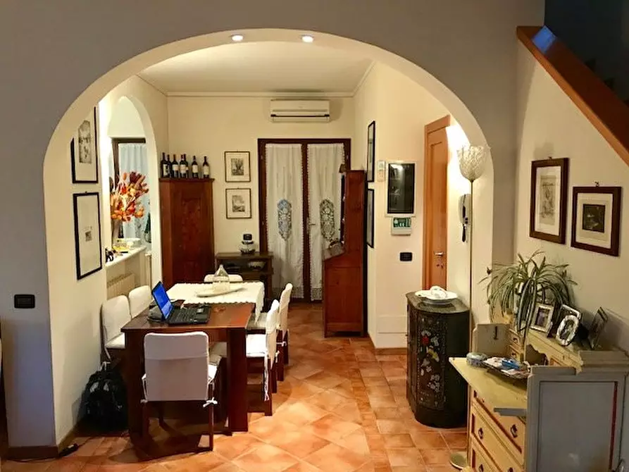 Immagine 5 di Villa in vendita  a Montignoso