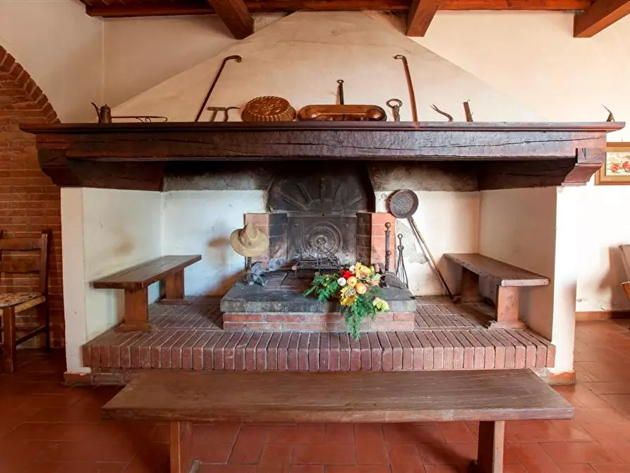 Immagine 12 di Casa colonica in vendita  a Montespertoli