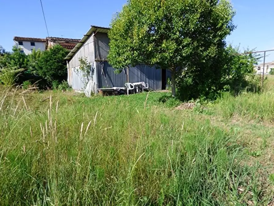 Immagine 1 di Terreno residenziale in vendita  a Lucca