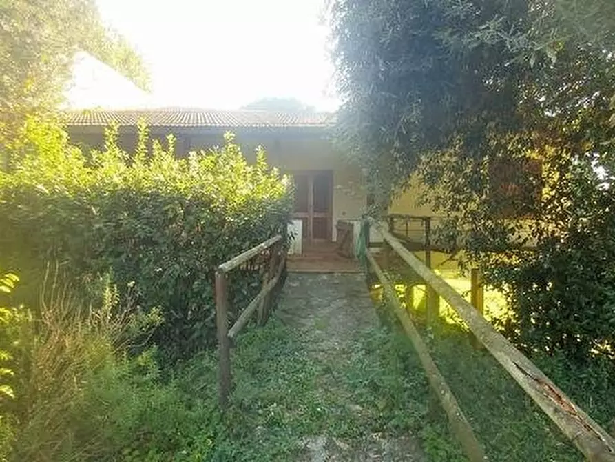 Immagine 9 di Villa in vendita  a Pisa