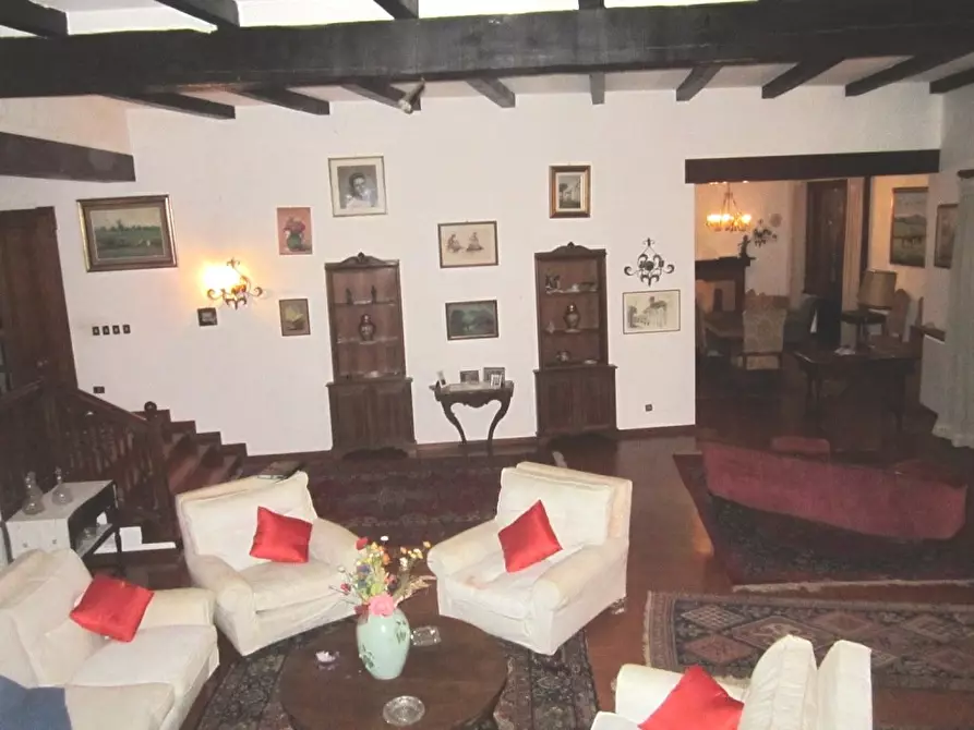 Immagine 6 di Villa in vendita  a Pisa