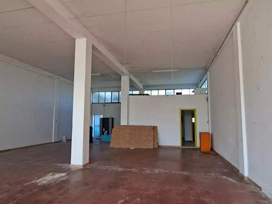 Immagine 3 di Attività artigianale in affitto  a Capannoli