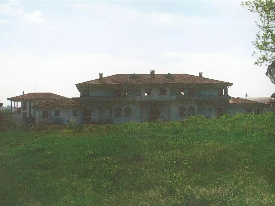 Immagine 4 di Palazzo in vendita  a Terricciola