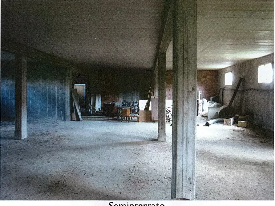 Immagine 6 di Palazzo in vendita  a Terricciola