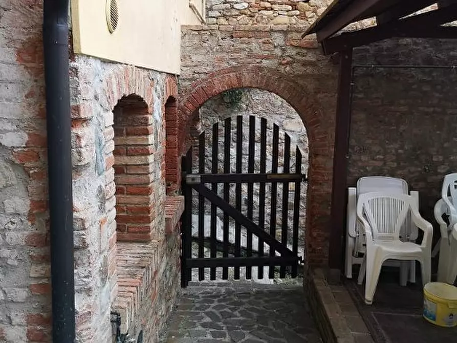 Immagine 4 di Palazzo in vendita  a Lajatico