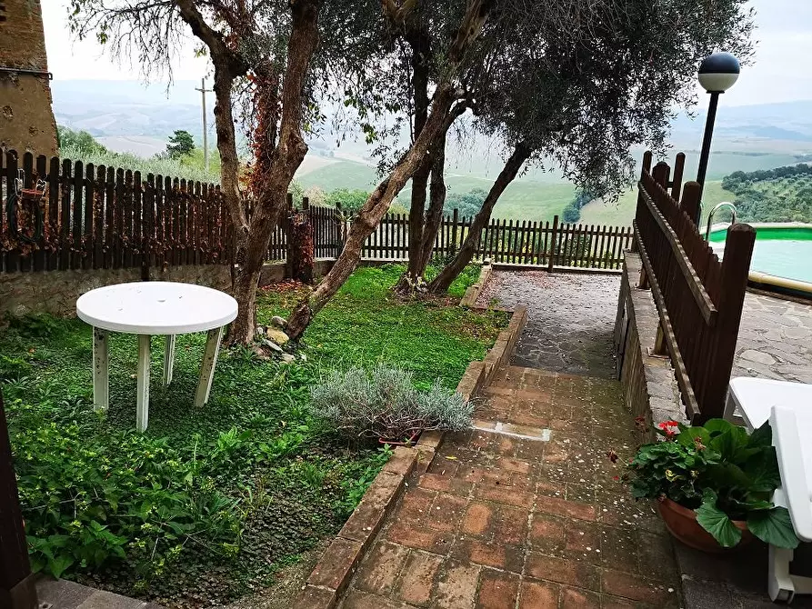 Immagine 2 di Palazzo in vendita  a Lajatico