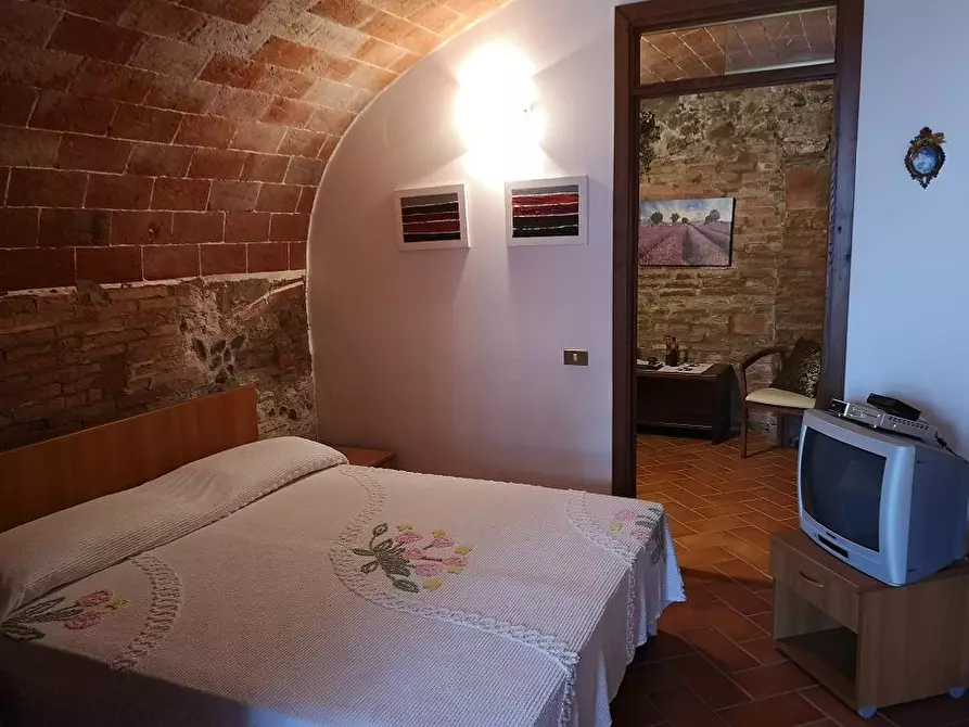 Immagine 9 di Palazzo in vendita  a Lajatico