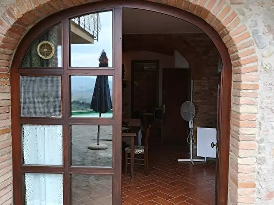 Immagine 3 di Palazzo in vendita  a Lajatico