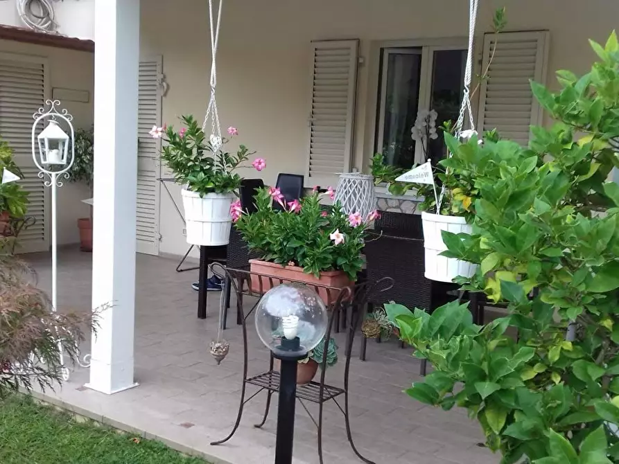 Immagine 1 di Casa semindipendente in affitto  a Carrara