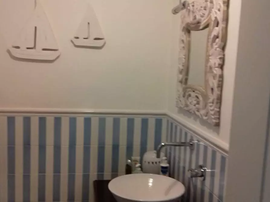 Immagine 5 di Casa semindipendente in affitto  a Carrara