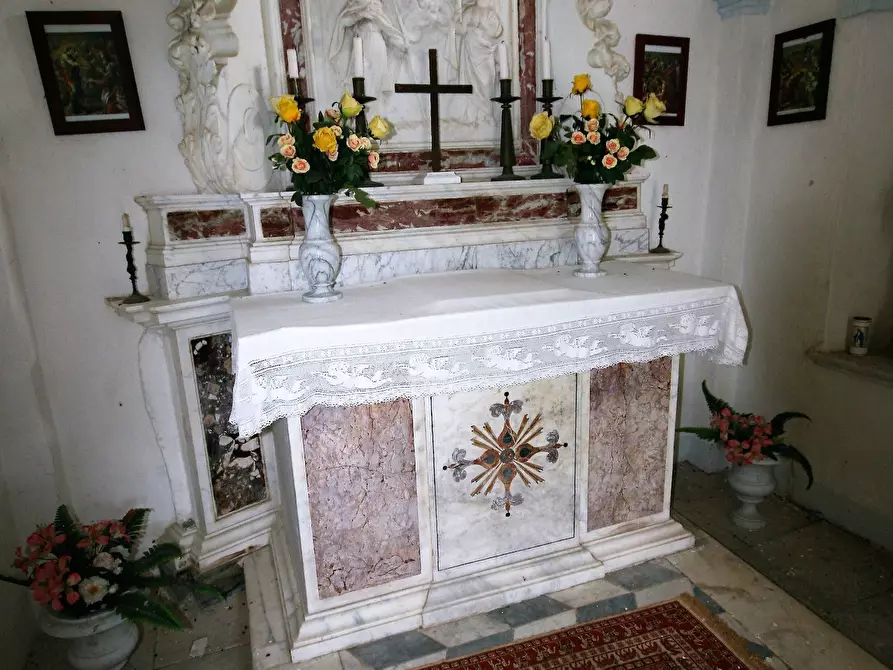 Immagine 82 di Casa colonica in vendita  a Carrara