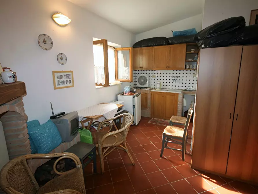 Immagine 20 di Casa colonica in vendita  a Carrara