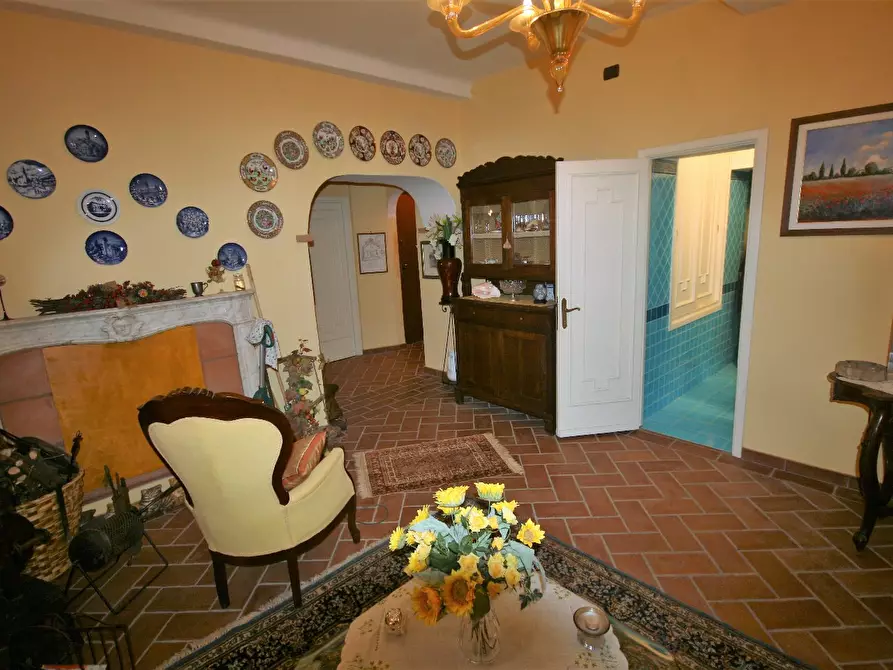 Immagine 47 di Casa colonica in vendita  a Carrara