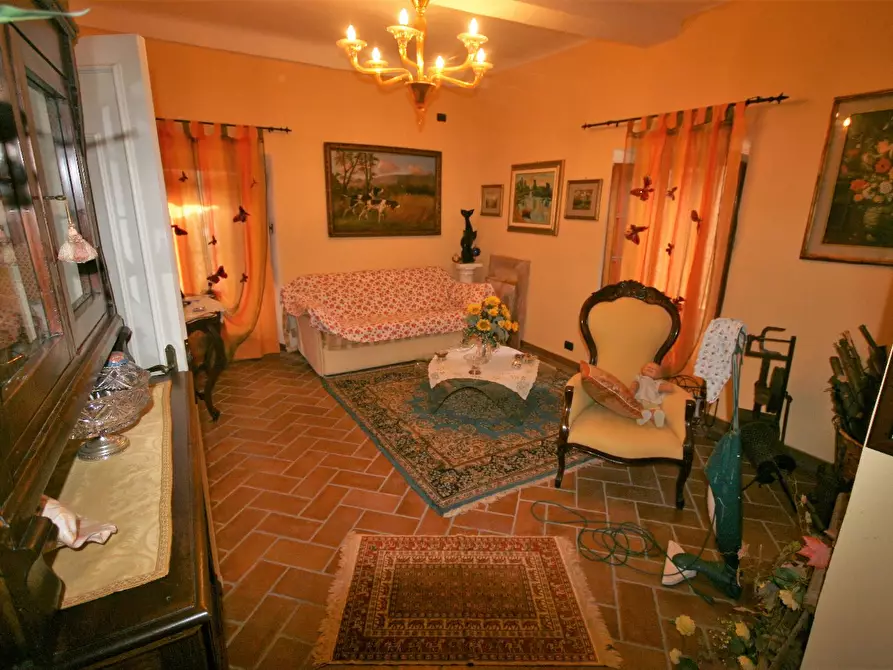 Immagine 48 di Casa colonica in vendita  a Carrara