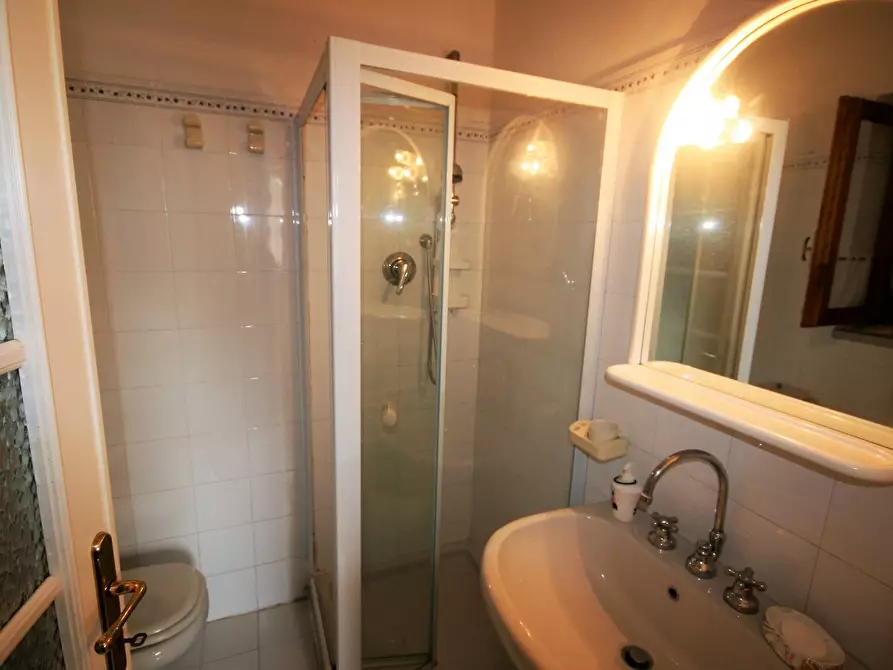 Immagine 23 di Casa colonica in vendita  a Carrara