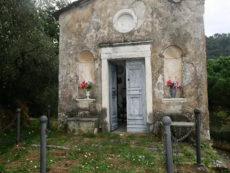 Immagine 79 di Casa colonica in vendita  a Carrara