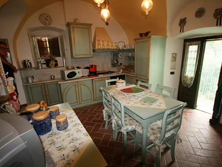Immagine 33 di Casa colonica in vendita  a Carrara