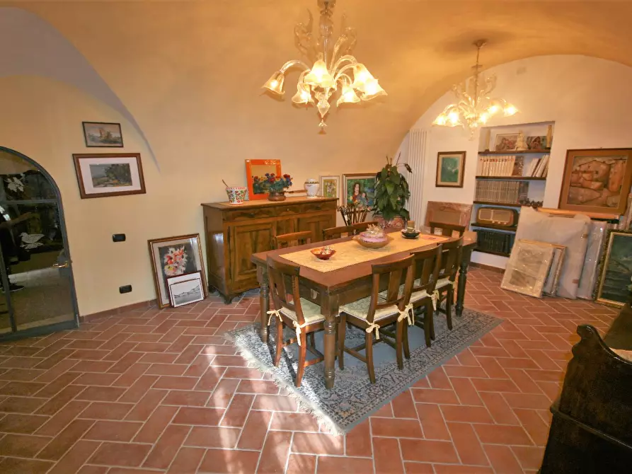 Immagine 36 di Casa colonica in vendita  a Carrara